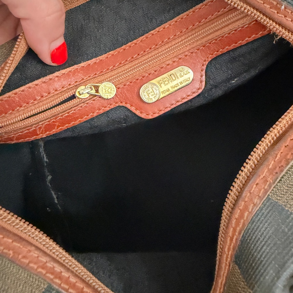 Vintage FENDI bag, authentic, made in Italy - Picture 15 of 16